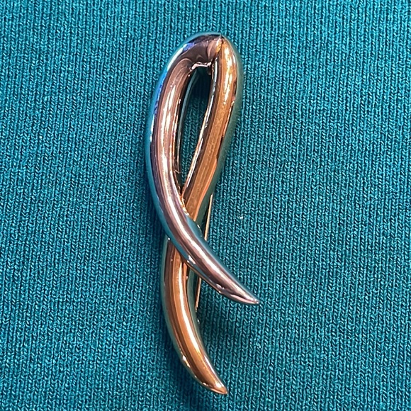 Lapel pins.  Two pins perfect for lapels. - Picture 3 of 4